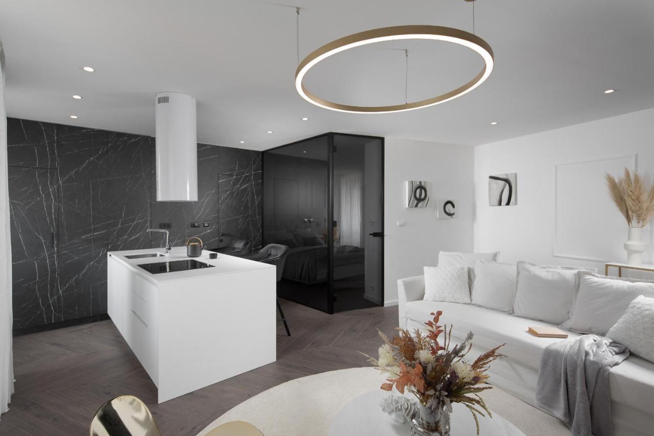 Premium Apartment Ca' San Marco In A Historic Town لابين المظهر الخارجي الصورة